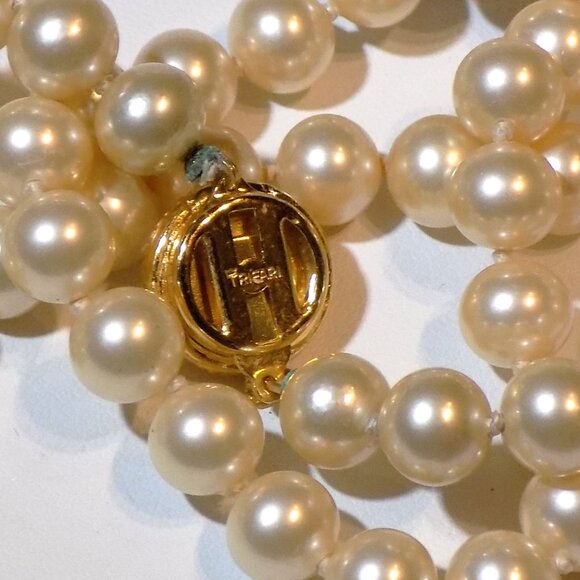 Vintage Crown Trifari Hand-Knotted Faux Cream Pearl Bead Necklace, Signed Clasp - Picture 4 of 7